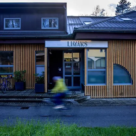 Limaks Hostel *